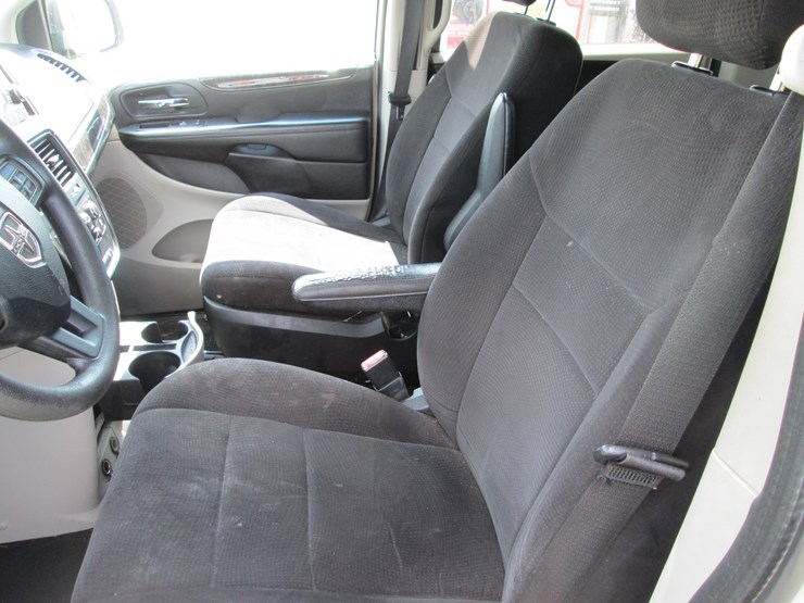 2011-dodge-caravan-image-21