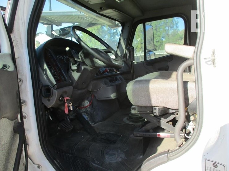 2016-freightliner-114sd-image-7