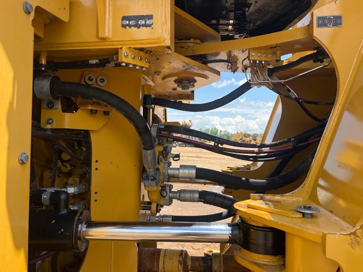 2022-caterpillar-980-image-22