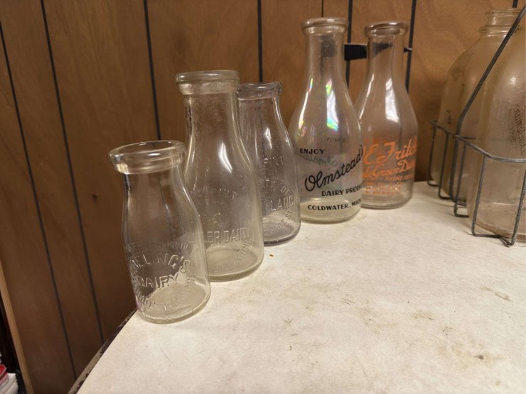 (16)-milk-bottles-and-carrier-image-2