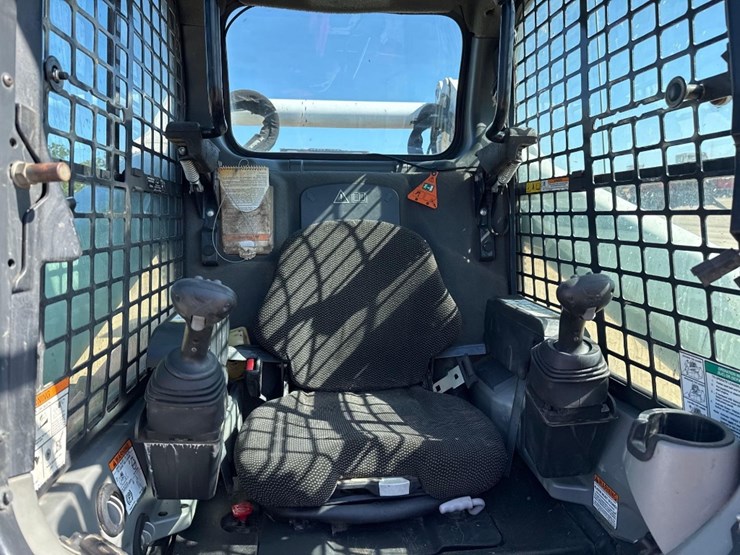 2022-bobcat-t770-image-22