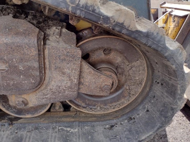 2015-deere-333e-image-32