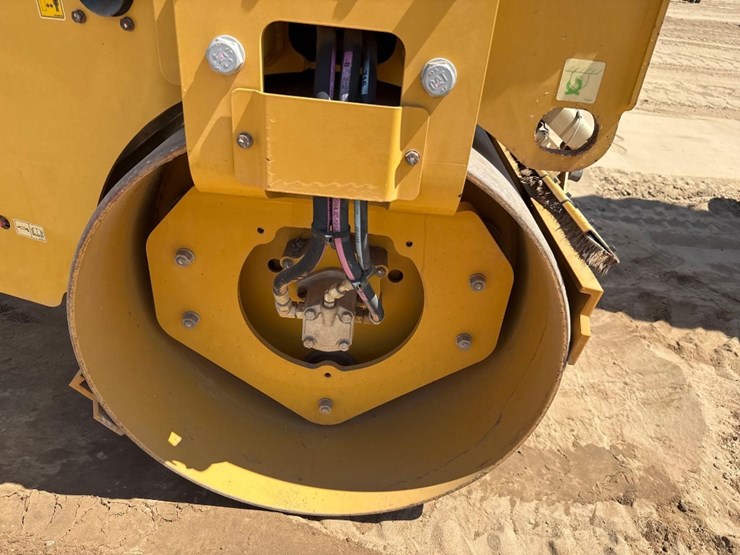 caterpillar-cb24b-image-11