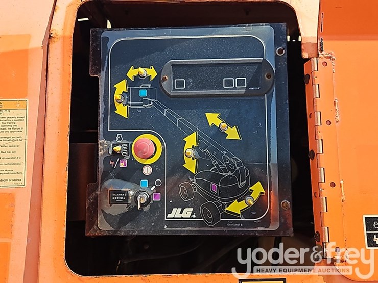 2015-jlg-800s-image-20
