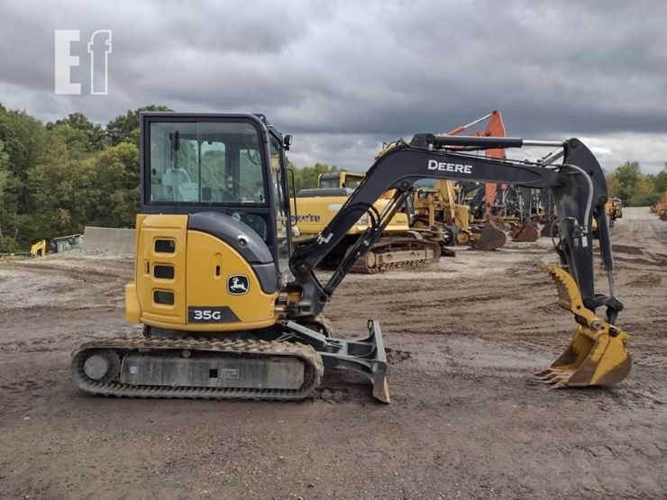 2022-deere-35g-image-3