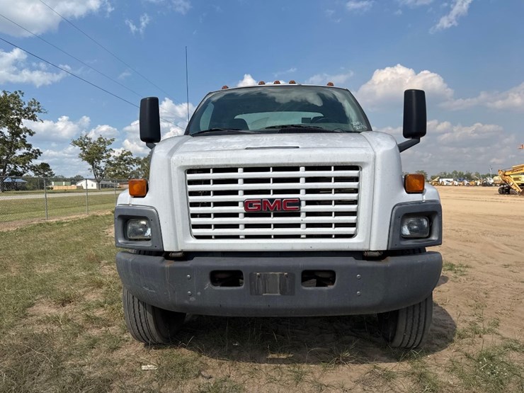 2005-gmc-c8500-chassis-truck-image-3