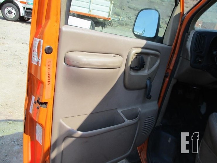 1999-chevrolet-express-3500-image-10