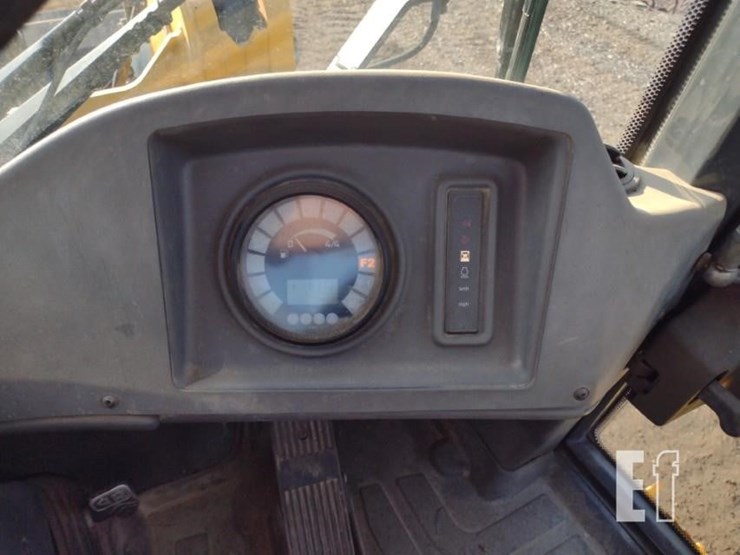 2015-deere-324k-image-8