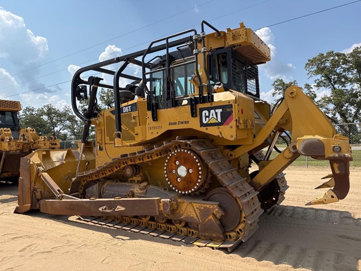 caterpillar-d6t-xl-image-8