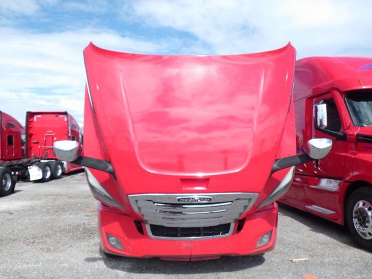 2023-freightliner-cascadia-126-image-17