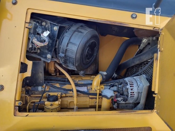 2012-deere-700j-lt-image-39