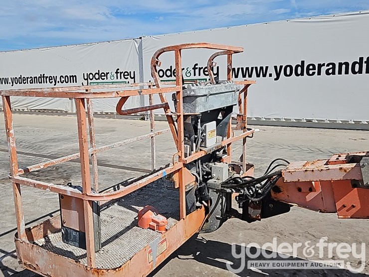 2015-jlg-800s-image-13