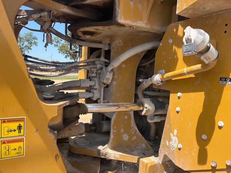 2022-caterpillar-980-image-10
