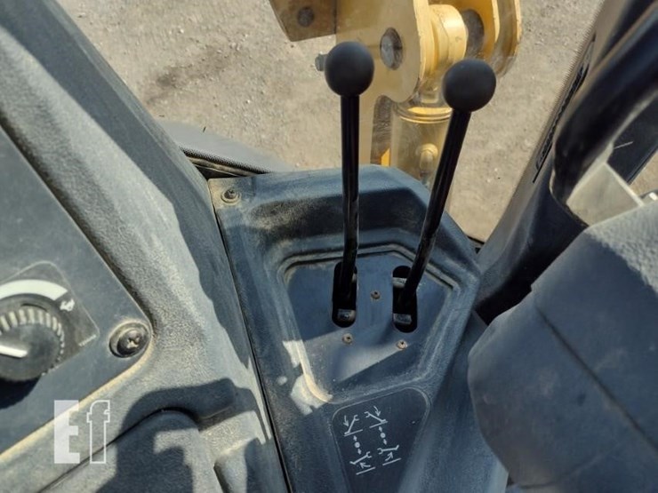 2017-deere-310sl-image-11