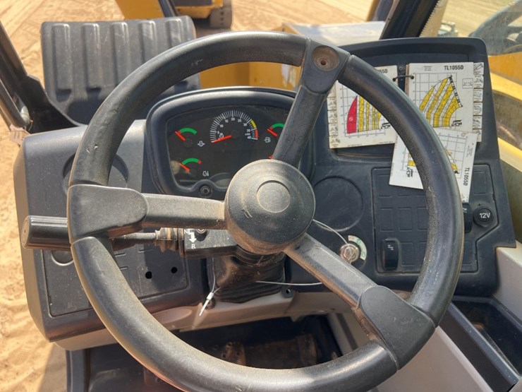 2018-caterpillar-tl1055d-image-30