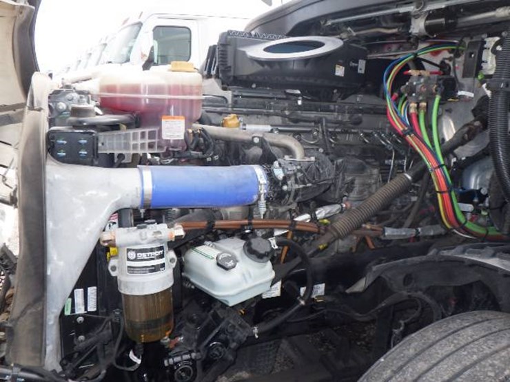 2024-freightliner-cascadia-126-image-13