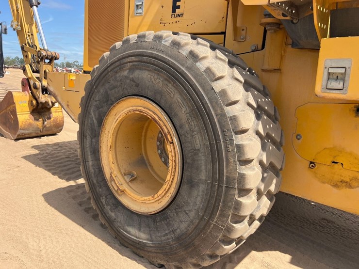 2012-deere-644k-image-25