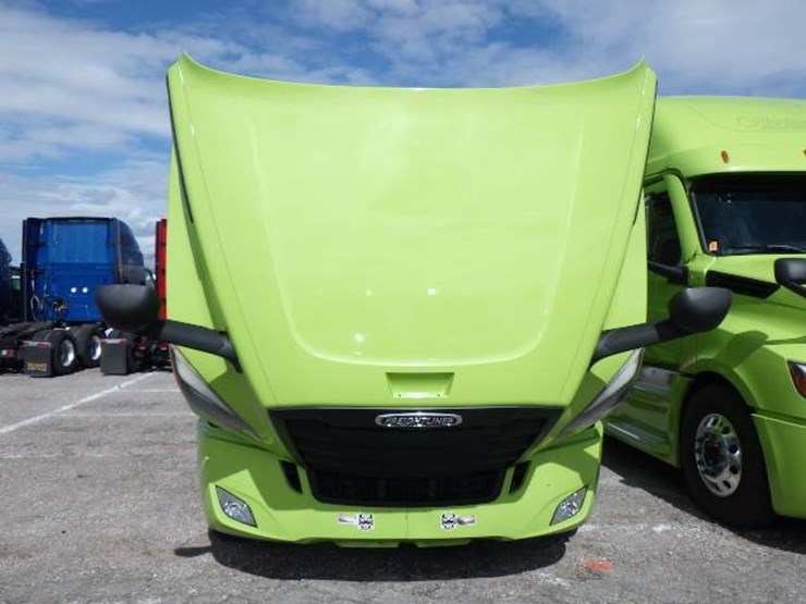 2023-freightliner-cascadia-126-image-16