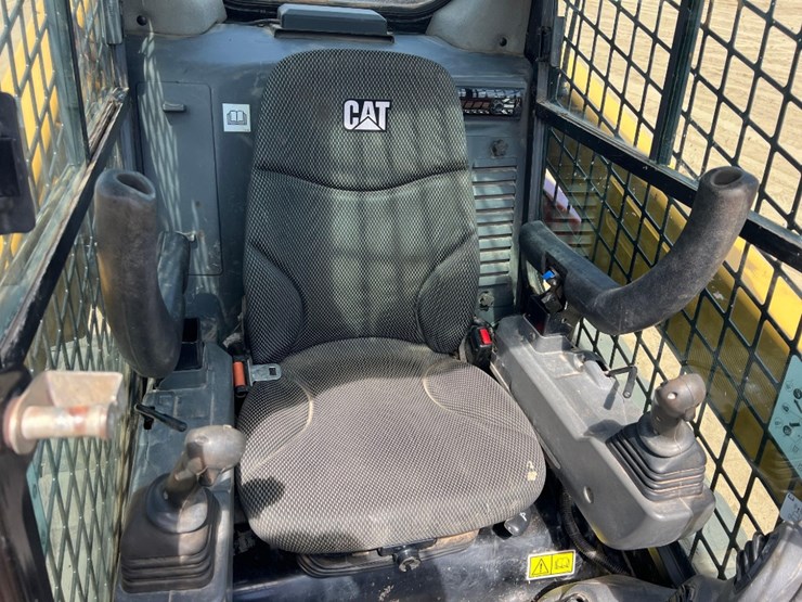2020-caterpillar-259d3-image-27