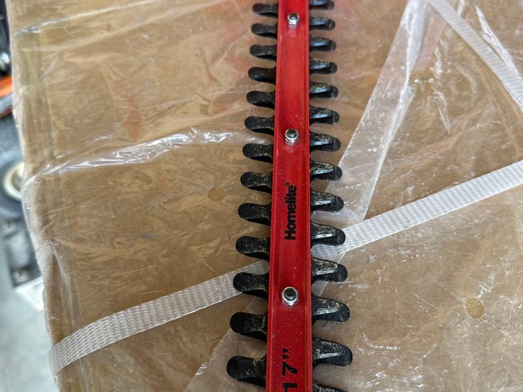 17"-homelite-electric-hedge-trimmer-image-3