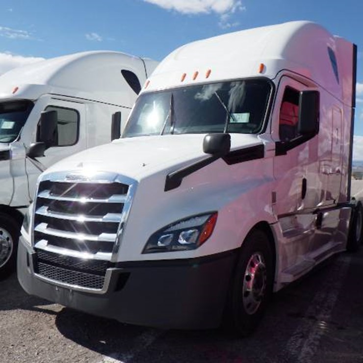 FREIGHTLINER CASCADIA 126