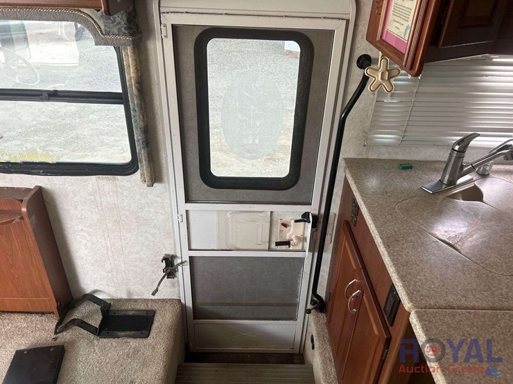 2004-workhorse-w22-motorhome-image-21