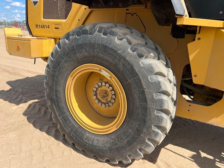 2021-caterpillar-926m-image-27