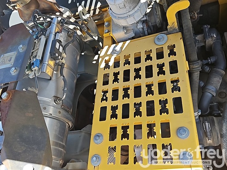 2015-komatsu-pc210-lc-10-image-36