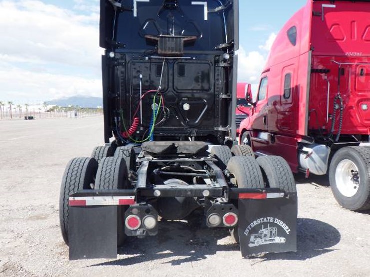 freightliner-cascadia-125-image-9