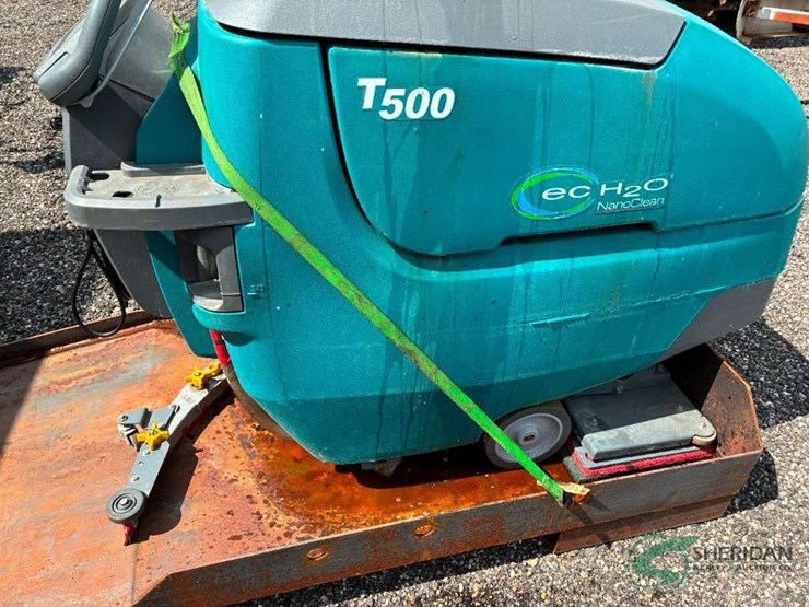tennant-t500-floor-scrubber-works-28"-image-7