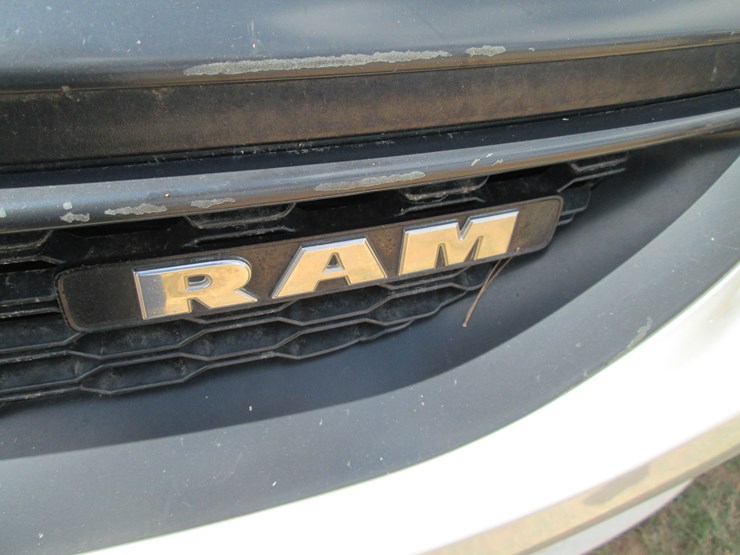 2011-dodge-caravan-image-16
