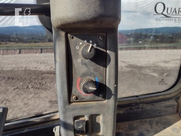 2013-deere-624k-image-12