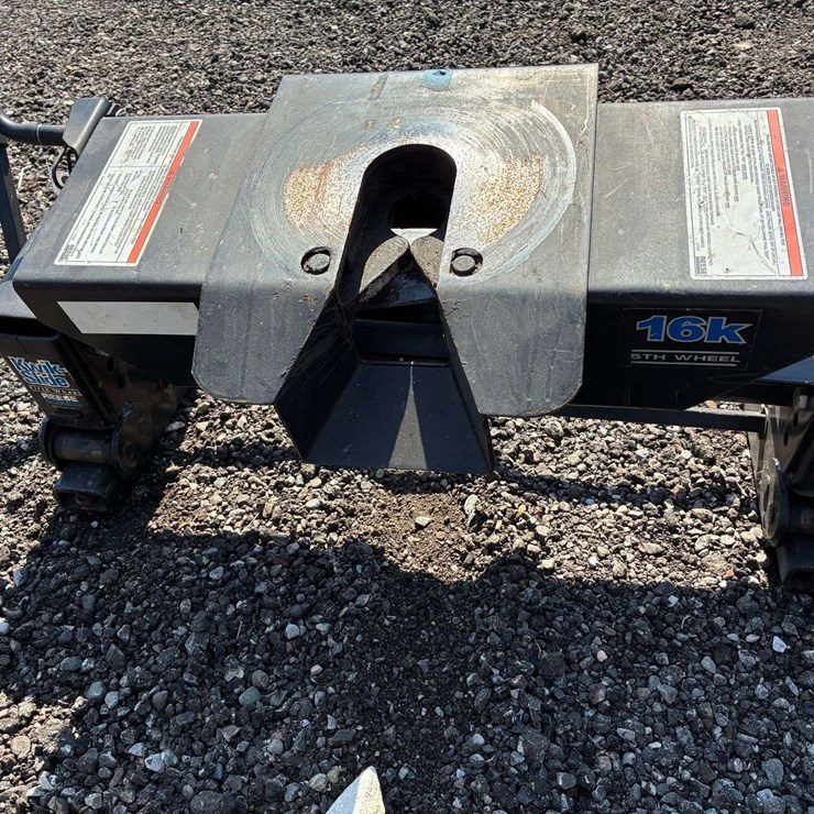 Reese 16K fifth wheel hitch