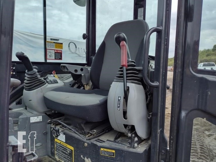2019-deere-35g-image-15