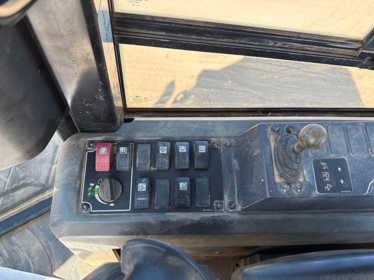 2013-caterpillar-d5k2-xl-image-30