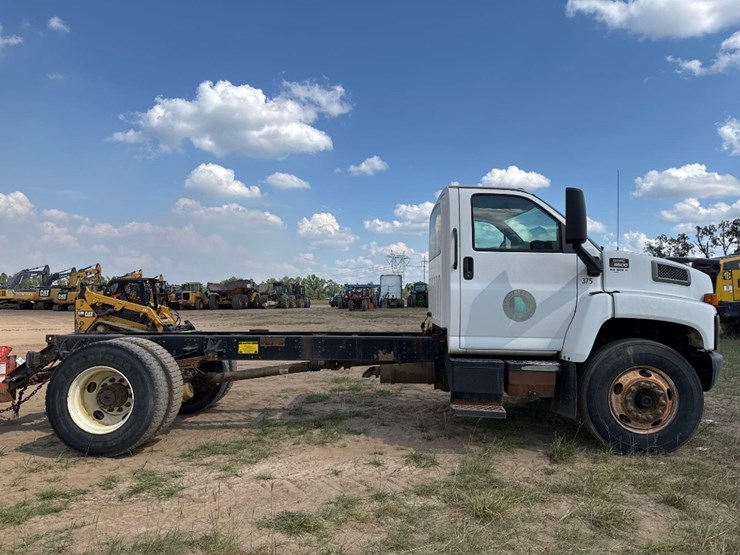 2005-gmc-c8500-chassis-truck-image-5