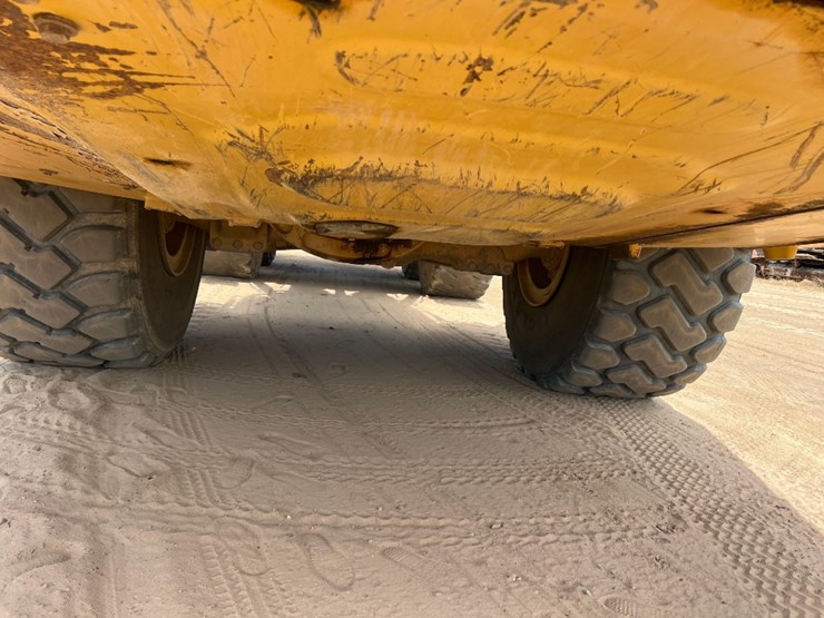 2019-caterpillar-740-gc-image-11