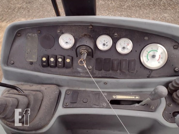 2004-caterpillar-416d-image-10