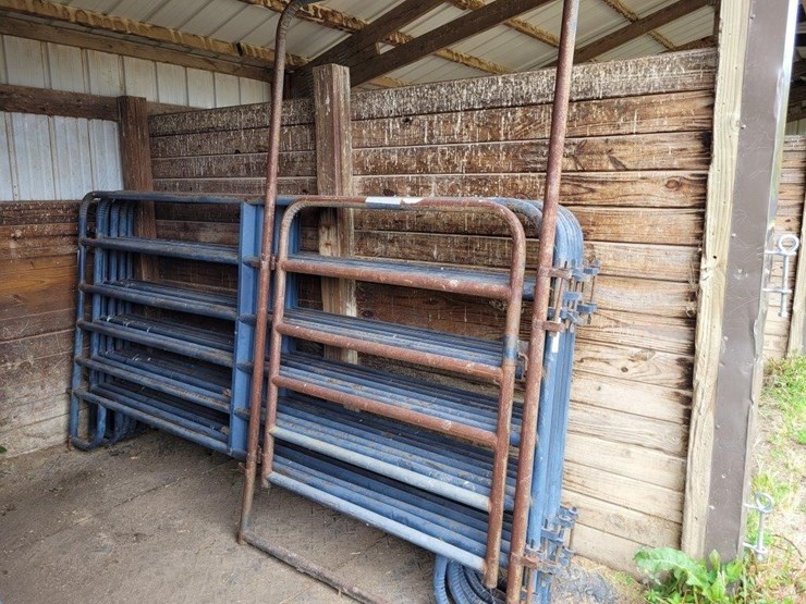 6---10'-6-bar-metal-panels-with-walk-in-gate-image-1