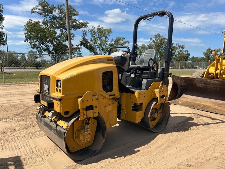 2021-caterpillar-cb2.7-image-7