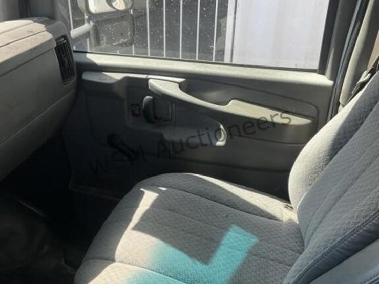 2004-gmc-3500-image-22