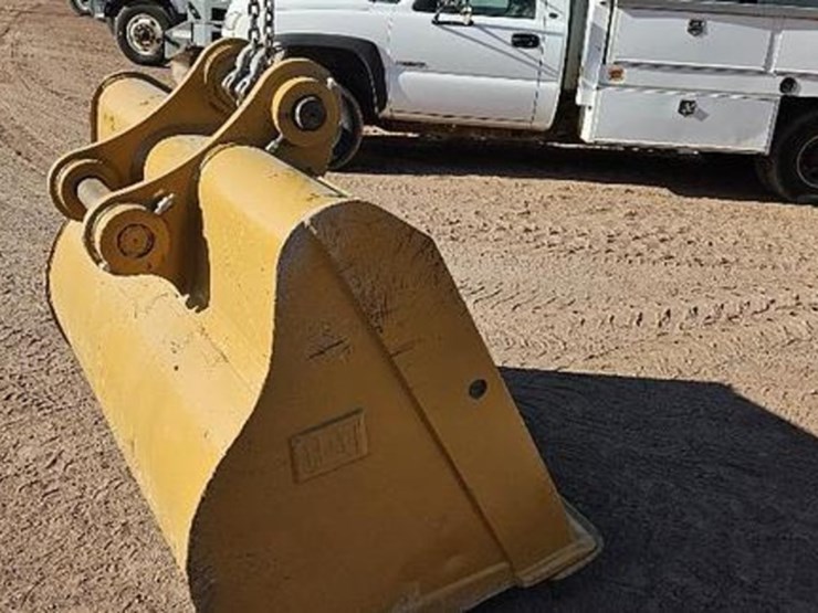 68"-excavator-bucket-image-3