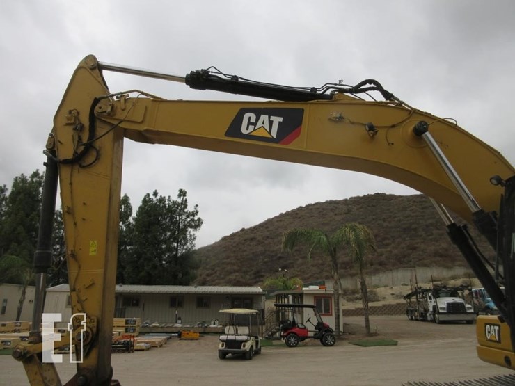 2018-caterpillar-320-image-22