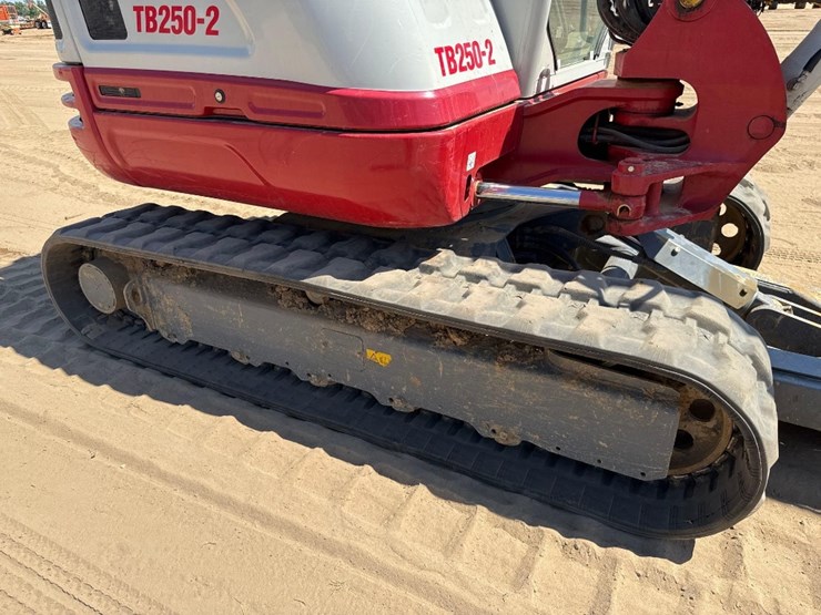 takeuchi-tb250-2-image-13