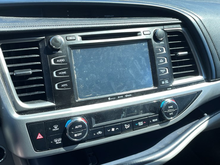 2016-toyota-highlander-image-32