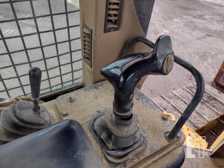 1997-deere-750c-image-9