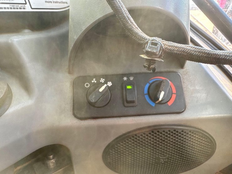 2020-bobcat-t870-image-30