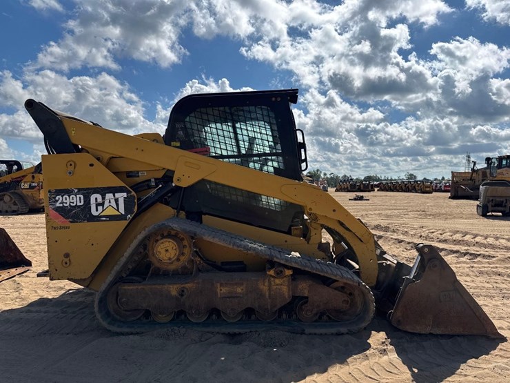 2014-caterpillar-299d-image-5