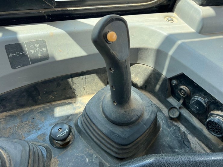 2019-caterpillar-d6t-lgp-image-32