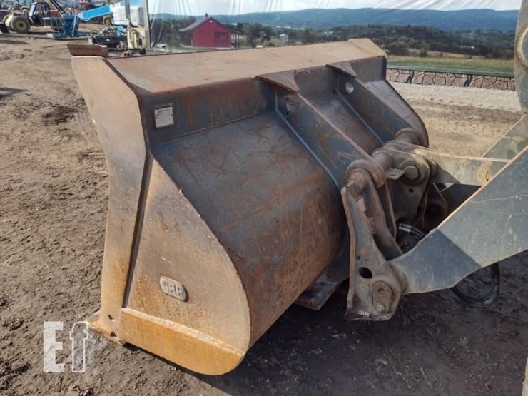 2013-deere-624k-image-19